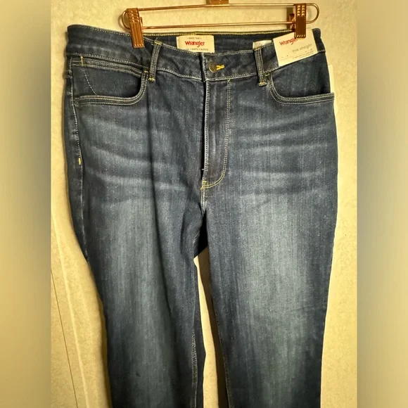Wrangler NWT Dark Wash Blue Jeans Women’s Western High Rise True Straight 12 32 - Picture 3 of 10
